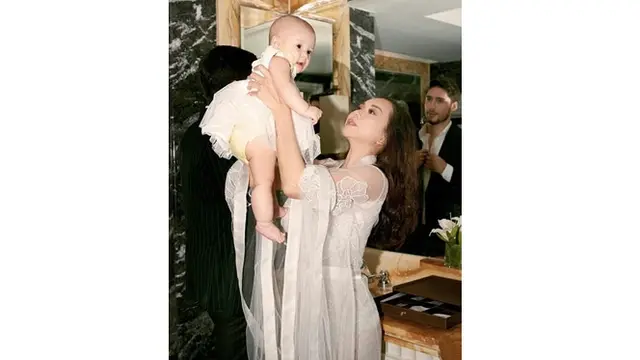 6 Potret Terbaru Arabella Anak Aura Kasih, Disebut Netizen Berwajah Bule