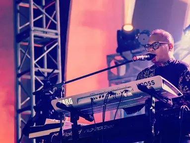 Sebelumnya, sosok Badai dikenal publik sejak bergabung dengan band Kerispatih. Setelah 13 tahun bersama pada 24 Mei 2016 lalu ia memutuskan mengundurkan diri. Kemudian Badai membuat proyek untuk musiknya sendiri dan telah mengeluarkan beberap lagu. (Liputan6.com/IG/@_.badaithepianoman)