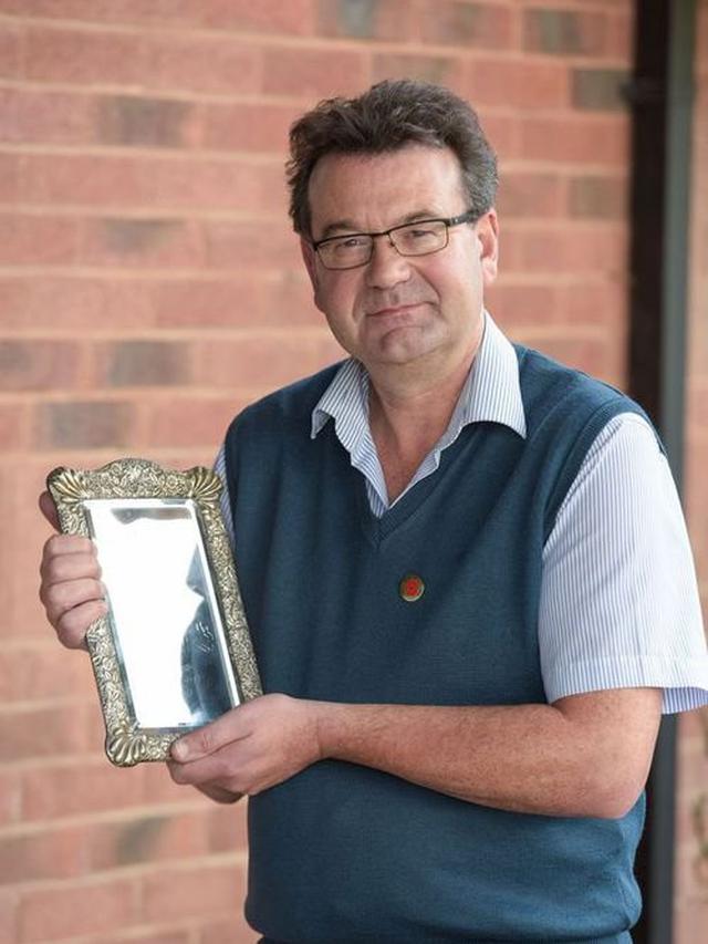 cermin misterius (foto: Mirror)