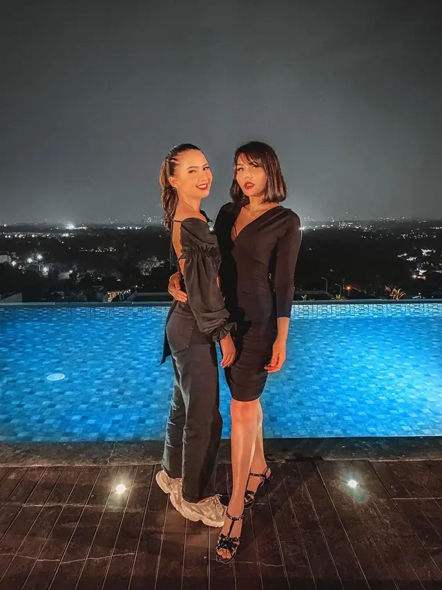 6 Potret Persahabatan DJ Katty Butterfly dan Soraya Rasyid, Dapat Kado Berharga