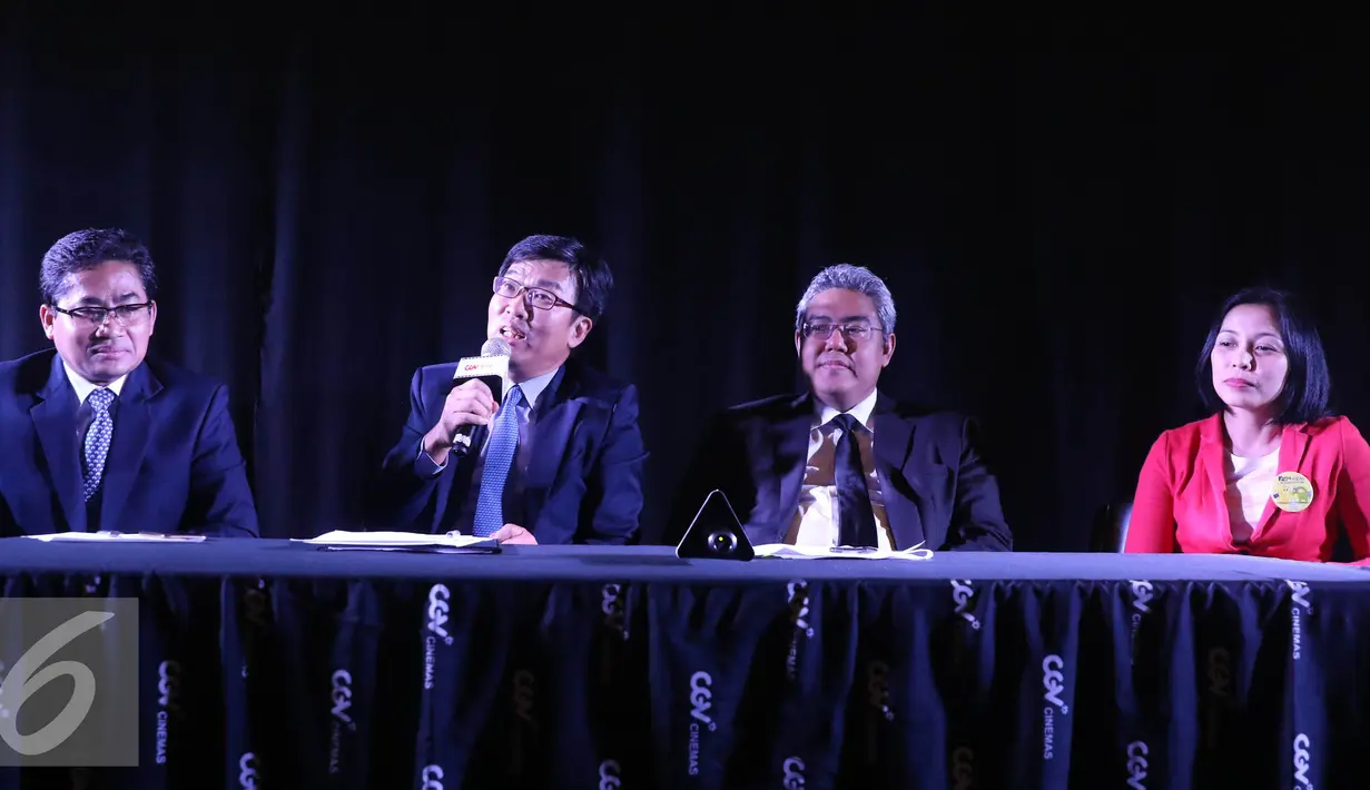 E Ambassador, Sun Jong In, The Mission of the Republic of Korea to ASEAN (kedua kiri) saat jumpa pres Korea ASEAN Cinema Weekend 2016, Jakarta, Jumat (14/10). Festival film ini akan memutar 11 film dari berbagai negara di ASEAN.(Liputan6.com/Herman Z)