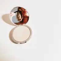 Ilustrasi bedak padat yang cocok untuk pemilik kulit berminyak. /pexels.com Dids