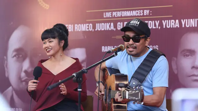 [Bintang] Glenn Fredly dan Yura