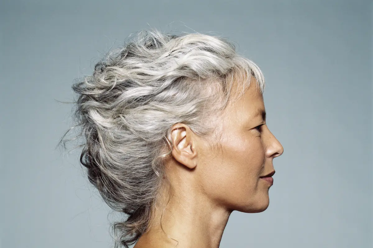 3 Penyebab Timbulnya 'Grey Hair' yang Harus Kamu Waspadai