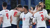 Selebrasi pemain Inggris usai mengalahkan Ukraina dalam pertandingan perempat final Piala Eropa 2020 di Olimpico stadium, Minggu (4/7/2021). (Foto: AFP/Pool/Alberto Pizzoli)