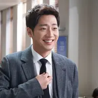 Drama While You Sleep Sleeping merilis stills baru dan rincian tentang karakter Lee Sang Yeob. (Via Soompi)