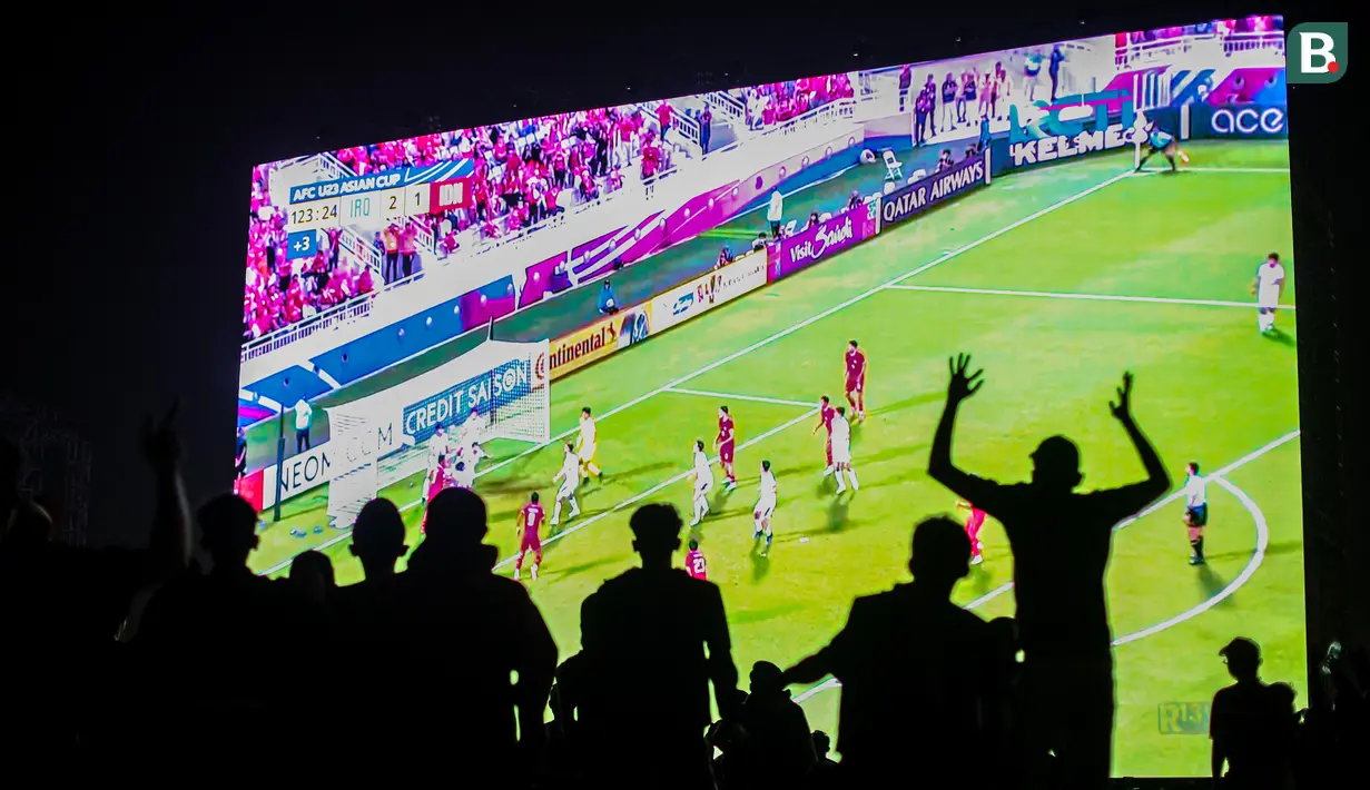 Reaksi para penonton saat nonton bareng pertandingan perebutan juara ketiga Piala Asia U-23 2024 antara Timnas Indonesia U-23 melawan Irak U-23 di Kompleks Monumen Nasional (Monas), Jakarta, Kamis (03/05/2024). (Bola.com/Bagaskara Lazuardi)