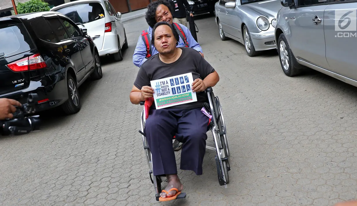 Perwakilan LBH Disabilitas dan Masyarakat Peduli Autis mendatangi Universitas Gunadarma di Depok, Kamis (20/7). Mereka pelaku bullying terhadap Muhammad Farhan diberikan pembinaan terkait kehidupan anak berkebutuhan khusus (Liputan6.com/Immanuel Antonius)