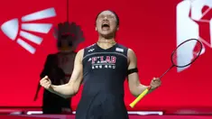 Tunggal putri Korea Selatan, An Se Young, saat merayakan kemenangan atas wakil Jepang, Akane Yamaguchi, pada final turnamen bulutangkis Indonesia Open 2026 di Istora Gelora Bung Karno, Senayan, Jakarta, Minggu (7/6/2026). (Bola.com/M Iqbal Ichsan)