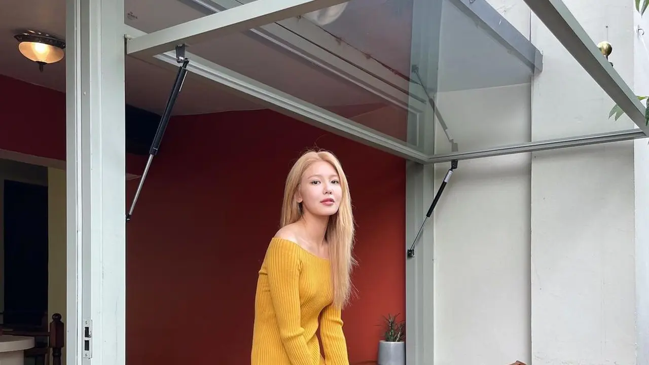 Sooyoung Girls Generation dengan Rambut Blonde Super Panjang