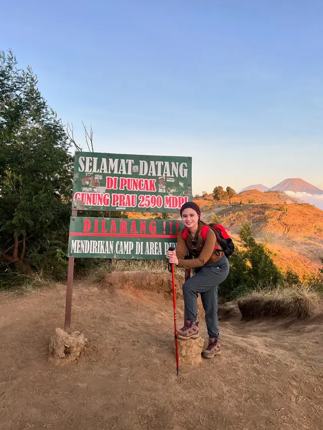 7 Potret Tissa Biani Rayakan Ulang Tahun di Puncak Gunung Prau, Seru Bareng Sahabat