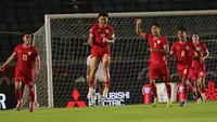 Timnas Indonesia merayakan gol Asnawi Mangkualam saat melawan Myanmar di laga pertama Grup B Piala AFF 2024 di Stadion Thuwunna, Yangon, Senin (9/12/2024). Indonesia menang 1-0. (Bola.com/Aseanunitedfc)