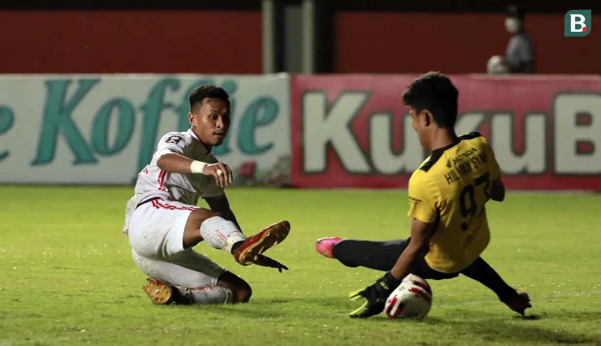 Pada Piala Menpora 2021, Hilman Syah mampu menjawab kepercayaan pelatih Syamsuddin Batola dengan penampilan apik di bawah mistar gawang. (Foto: Bola.com/Ikhwan Yanuar)