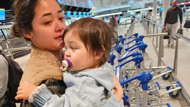 7 Potret Gisela Cindy Waktu Momong Nova, Sayang Banget dengan Keponakan