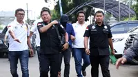 Seperti di ketahui, Ridho Rhoma di tangkap oleh aparat Satuan Reserse Polres Jakarta Barat bersama satu temannya di salah satu hotel di kawasan, Jakarta Barat, Sabtu (25/3/2017) dini hari. (Nurwahyunan/Bintang.com)