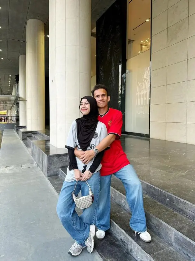 7 Potret Adiba Khanza dan Egy Maulana Liburan Bareng, Kompak Pakai Jersey