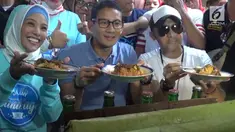 Sandiaga Uno bersilaturahmi dengan warga Bandung Barat. Selain berdialog, Sandi juga makan kupat tahu bersama emak-emak di pasar.