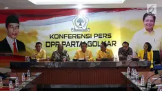Sekjen DPP Partai Golkar Lodewijk Friederch Paulus beri keterangan pers terkait SK Pengurus DPP Partai Golkar, Jakarta, Kamis (25/1). Menkumham mengesahkan kepengurusan baru DPP Partai Golkar di bawah pimpinan Airlangga Hartarto. (Liputan6.com/JohanTallo)