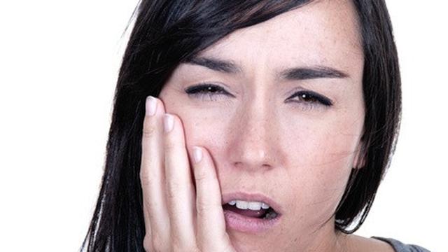 Kenali 5 Penyebab Gusi Berdarah