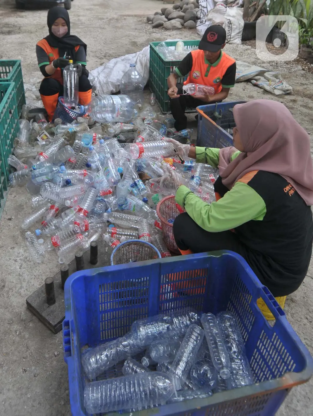 Pemanfaatan Botol Plastik Bekas Untuk Pembuatan Perahu Pembersih Sampah Foto 8210