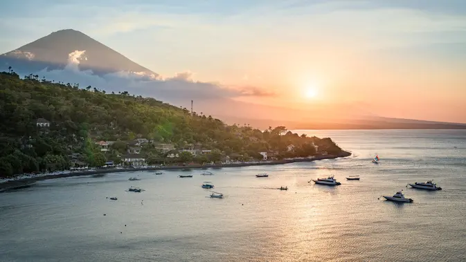 5 Daya Tarik Sunset Point Amed Bali