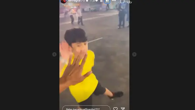 Dukung Inggris di Piala Dunia 2022, Ekspresi Rafathar Happy to The Max Saat Tim Jagoannya Cetak Gol Lawan Iran. (instagram.com/raffinagita1717)