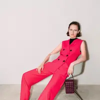 Nine to Five, tips padu padan fashion item versatile untuk berbagai acara dari Charles & Keith. Sumber foto: Document/Charles&Keith.