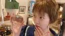 HyunA mengunggah foto terbarunya dengan rambut pendek. Jika diperhatikan, kondisi rambutnya terlihat kering. (Foto: Instagram/ hyunah_aa)