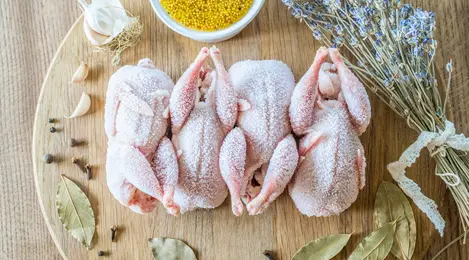 Cara Terbaik Mencairkan Ayam Beku Sebelum Diolah Lifestyle Fimela Com