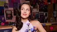Olivia Rodrigo Bercerita Tiap Keping Perjalanan Kariernya Lewat Rakitan Lego
