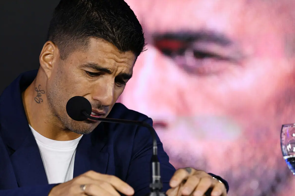 Foto: Momen Luis Suarez Umumkan Pensiun dari Timnas Uruguay, Tak Kuasa Tahan Air Mata