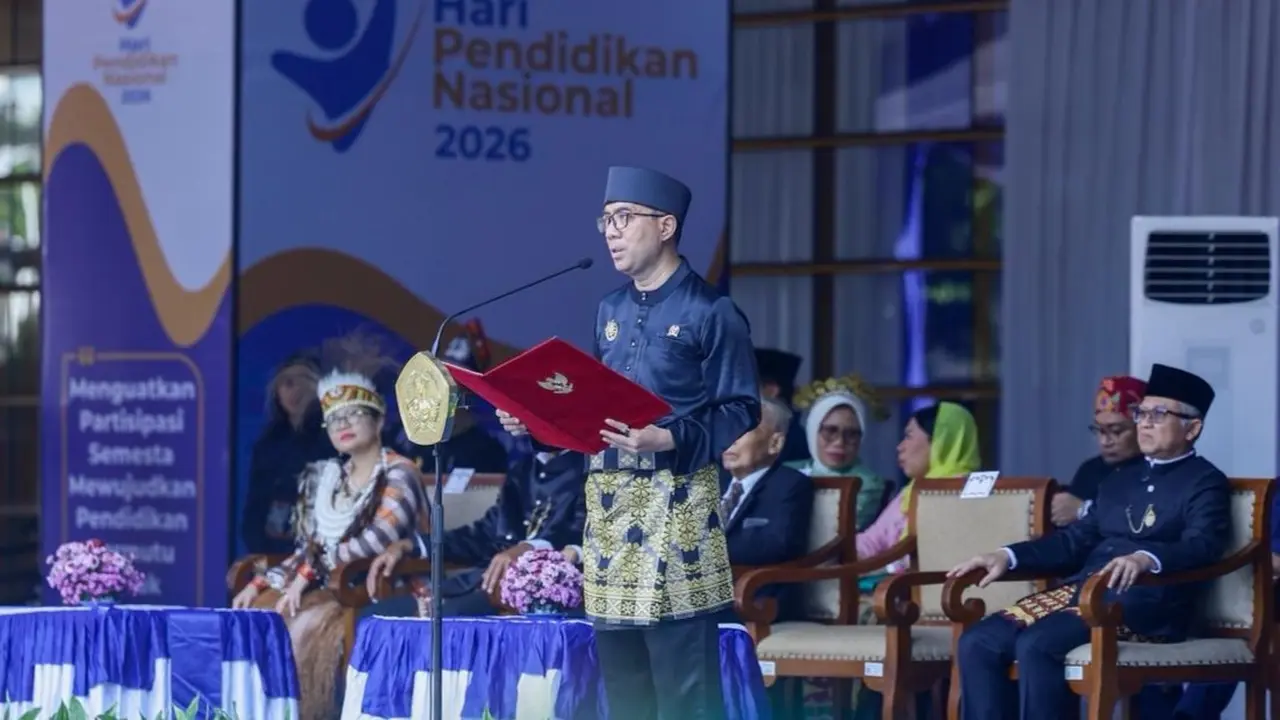 Mendiktisaintek Brian Yuliarto saat peringatan Hardiknas di Jakarta.