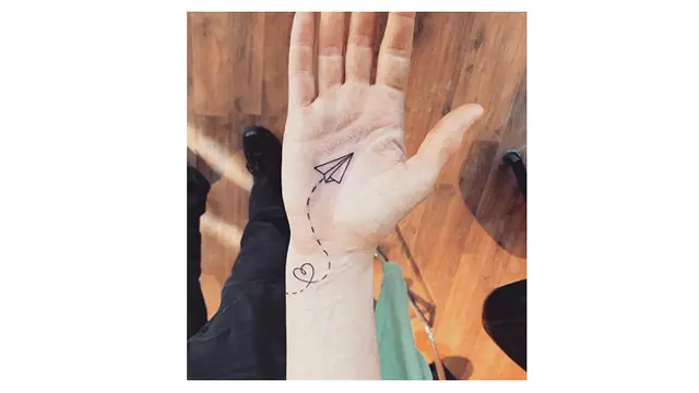 Tak Biasa, 7 Tato di Telapak Tangan Ini Keren Banget