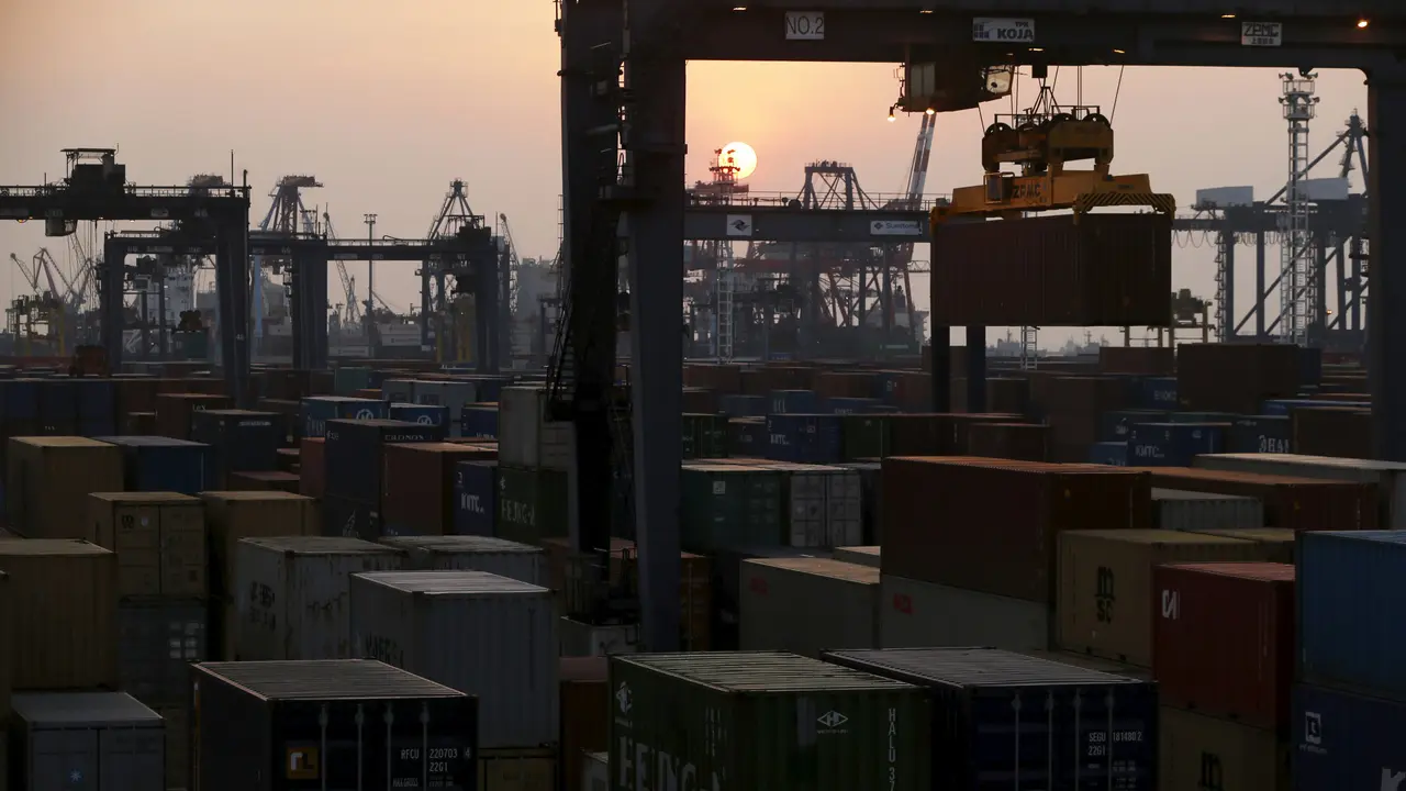 20150805-Perekonomian-Tanjung-Priok