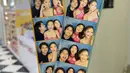Keseruan Baskara, Gabriella, dan Violetta dalam sesi photo box sukses menarik perhatian warganet. Foto-foto mereka yang beredar di media sosial pun mendapat banyak komentar positif. Kekompakan ini semakin membangun antusiasme terhadap film yang mereka bintangi bersama.  (Liputan6.com/IG/@gabriellaekaputri)