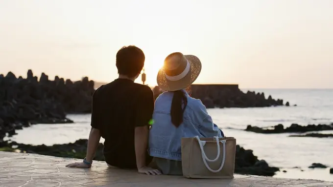 pasangan cinta kencan romantis