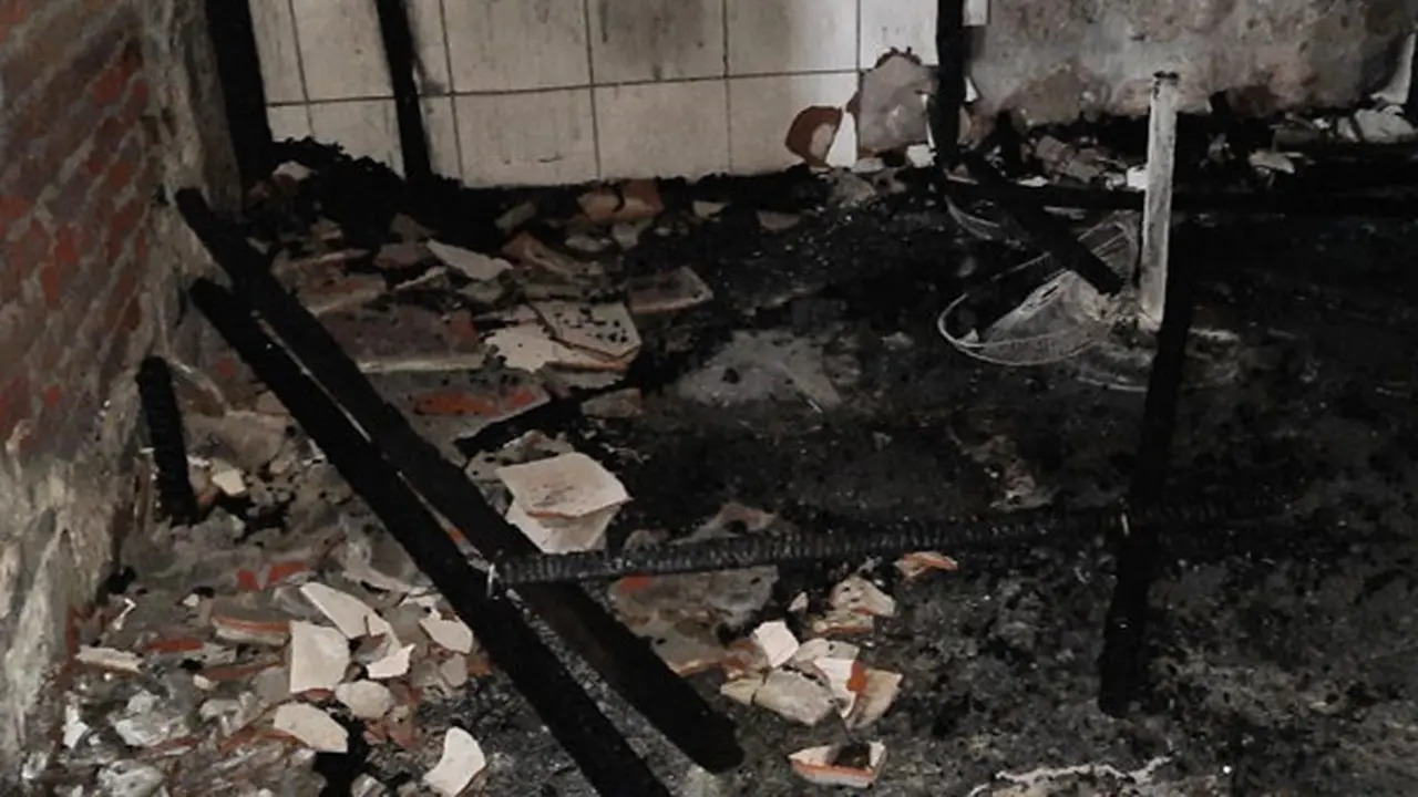 Api akhirnya berhasil dipadamkan oleh petugas Dinas Pemadam Kebakaran Kota Bitung, sekitar pukul 10.30 Wita.