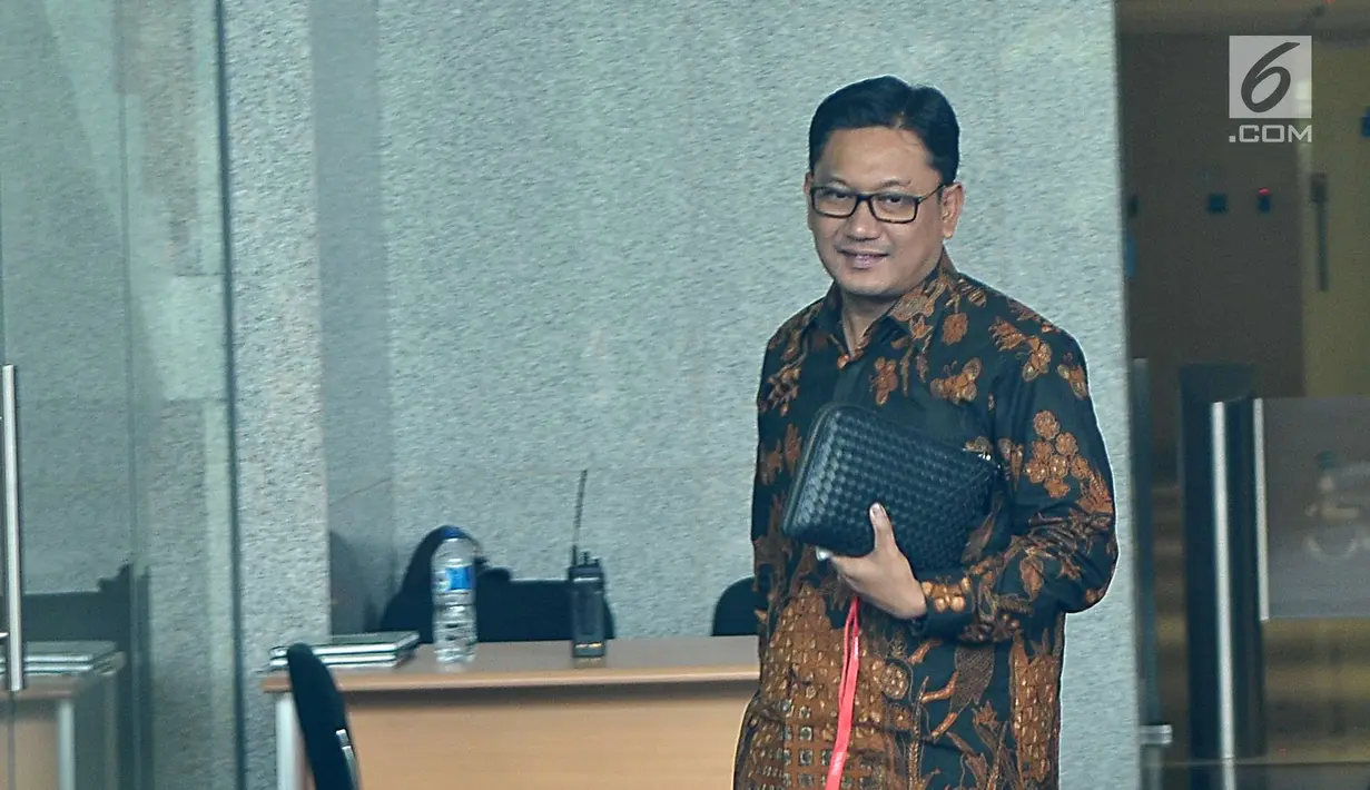 Abdul Malik Haramain diperiksa penyidik KPK sebagai saksi untuk kasus dugaan korupsi proyek pengadaan e-KTP (KTP Elektronik) dengan tersangka Andi Agustinus alias Andi Narogong, Jakarta, Selasa (4/7). (Liputan6.com/Helmi Afandi)