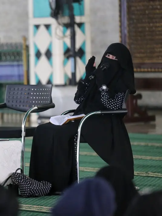 "Saya berharap kita sama-sama bisa membuka lembaran yang baru. Caisar bisa mendapatkan yang lebih baik dari saya dan saya juga begitu," lanjut mantan istri Lucky Hakim ini. (Adrian Putra/Bintang.com)