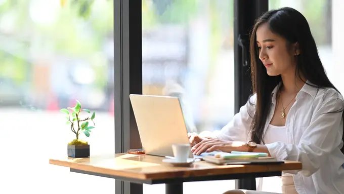 perempuan dan 9 mei elegan