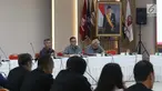 Komisioner KPU, Wahyu Setiawan (kiri) memimpin rapat persiapan debat ke-3 dan ke-4 Capres/Cawapres Pemilu 2019 di Gedung KPU, Jakarta, Selasa (26/2). Rapat berlangsung tertutup dan dihadiri kedua tim pemenangan paslon. (Liputan6.com/Helmi Fithriansyah)