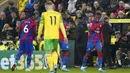 Pemain Crystal Palace Wilfried Zaha (kanan) melakukan selebrasi usai mencetak gol ke gawang Norwich City pada pertandingan sepak bola Liga Inggris di Carrow Road, Norwich, Inggris, 9 Februari 2022. Pertandingan berakhir imbang 1-1. (Joe Giddens/PA via AP)