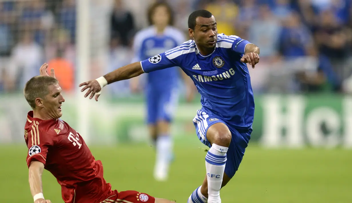 4. Ashley Cole - Sosok bek kanan ini sangat tak tergantikan saat laga Chelsea melawan Bayern Munchen di final Liga Champions 2012. Ashley Cole mampu meredam serangan bertubi pemain sayap Bayern Munchen di laga final tersebut. (AFP/Odd Andersen)
