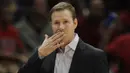 Ekspresi pelatih Chicago Bulls, Fred Hoiberg saat timnya melawan Miami Heat pada laga NBA basketball game di United Center, Chicago, (26/11/2017). Miami Heat menang 100-93.  (AP/Paul Beaty)