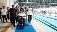 Menteri Pemuda dan Olahraga, Erick Thohir, saat meninjau persiapan para atlet menuju Asian Para Games 2025 yang berlatih di Pusat Pelatihan Paralimpiade Indonesia (PPPI), Delingan, Karanganyar, Sabtu (14/2/2026) siang WIB. (dok. Kemenpora)