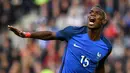 Pemain Prancis, Paul Pogba, dikenal sebagai muslim yang taat. Saat Piala Eropa 2016 nanti, Pogba mungkin akan berpuasa Ramadhan saat berlatih, tapi mungkin tidak berpuasa bila bertanding. (AFP/Franck Fife)