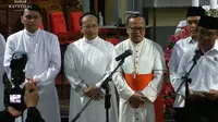 Menko PMK Muhadjir Effendy di Gereja Katedral, Jakarta, Minggu (24/12/2023). (Liputan6.com/ Winda Nelfira)