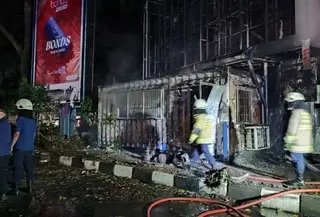 Kericuhan pecah di Kota Bandung, Jawa Barat, saat peringatan Hari Buruh, Jumat (1/5/2026) malam. (Foto: Antara)