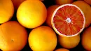 Buah jeruk yang besar mengandung kalori kurang dari 100. Jeruk juga kaya air, sumber energi dan juga akan membantu dalam pembakaran lemak. (Istimewa)