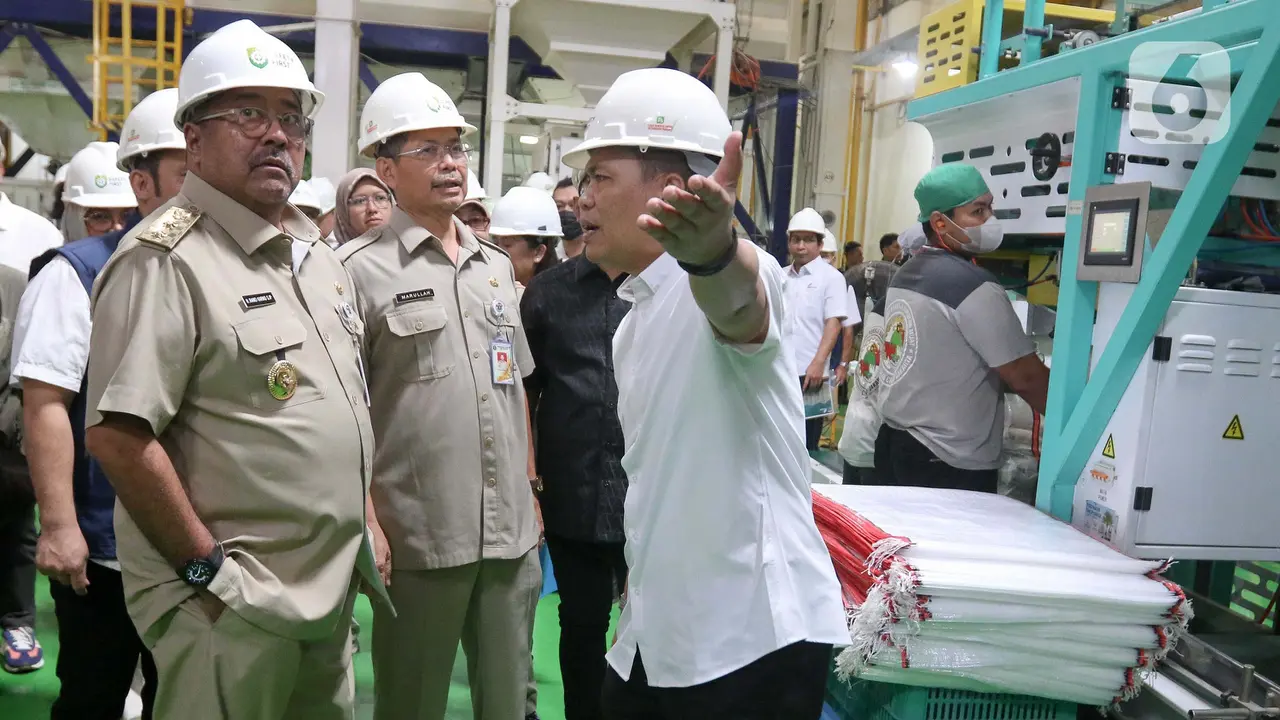 Rano Karno Cek Ketersediaan Bahan Pokok di Jakarta